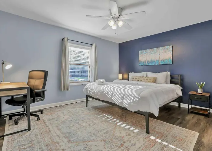 Housepitality - The Sunset House Columbus