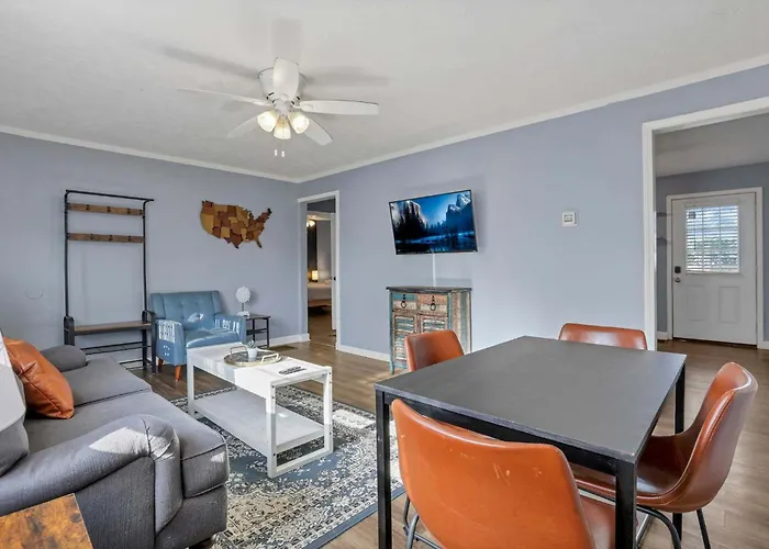 Housepitality - The Sunset House * Columbus