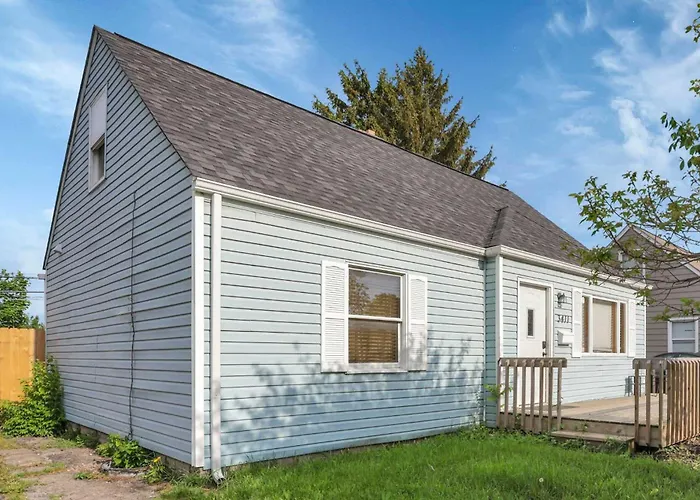 Housepitality - The Sunset House