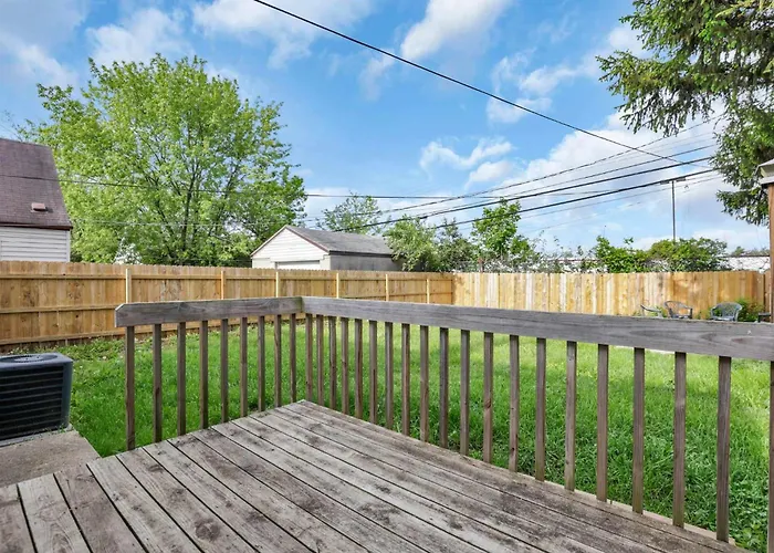 Housepitality - The Sunset House Columbus